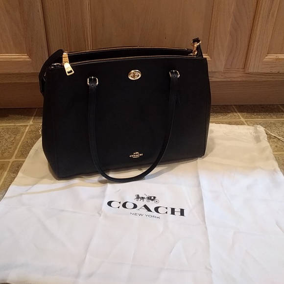 Coach Handbags - Coach turnlock carryall purse